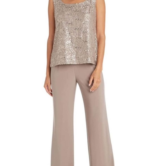 Get ready for the holidays, “NEW”R&M Richards Womens Sequined Lace Pant Suit - Picture 6 of 7